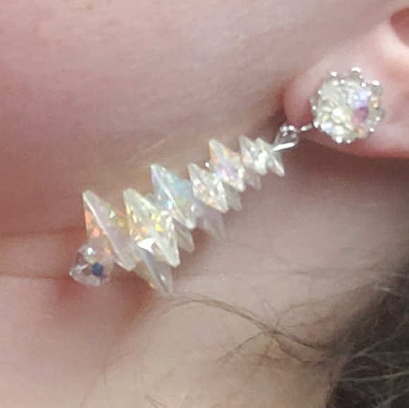 Gorgeous VENDOME Aurora Borealis Clear Crystal Criss Cross Stacked Beaded Clips - Picture 6 of 10